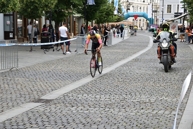 离总冠军似 离总冠军似